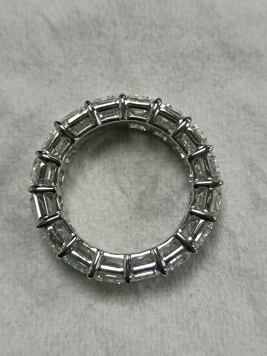 Emerald-cut diamond eternity band