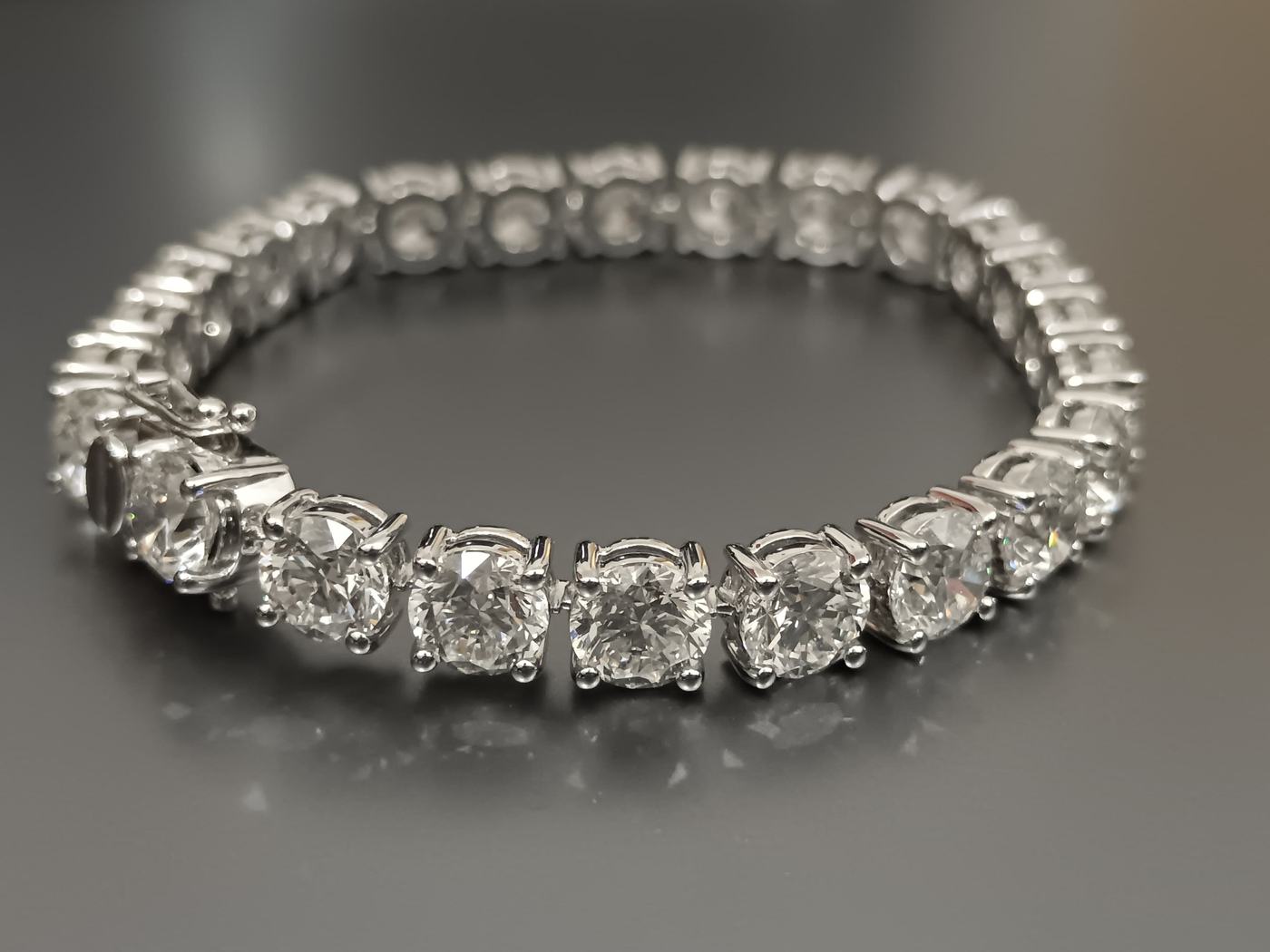 Diamond tennis bracelet